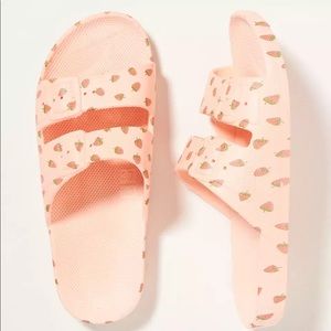 Freedom Moses slides size 9/10